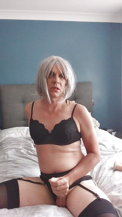 Sissy crossdresser i dildo