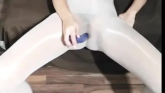 Yeni Dikişsiz Külotlu Çorabımla Sert Oynuyor Ve Fışkırtıyor