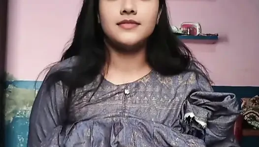 Si cewek hot didi pamer memek sempitnya sama pacarnya