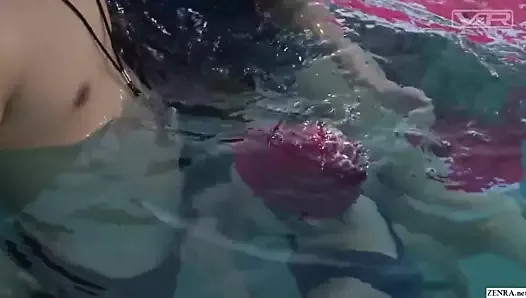 Des lycéennes japonaises font une pipe sous l'eau à un entraîneur de natation