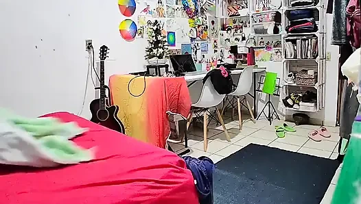 Ich beobachte, wie meine stiefschwester aus der dusche kommt