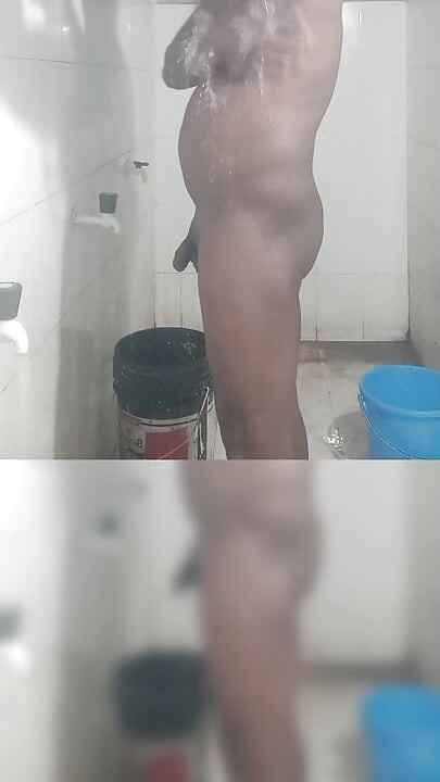 Show de banho pelada no chuveiro mostrando pau preto