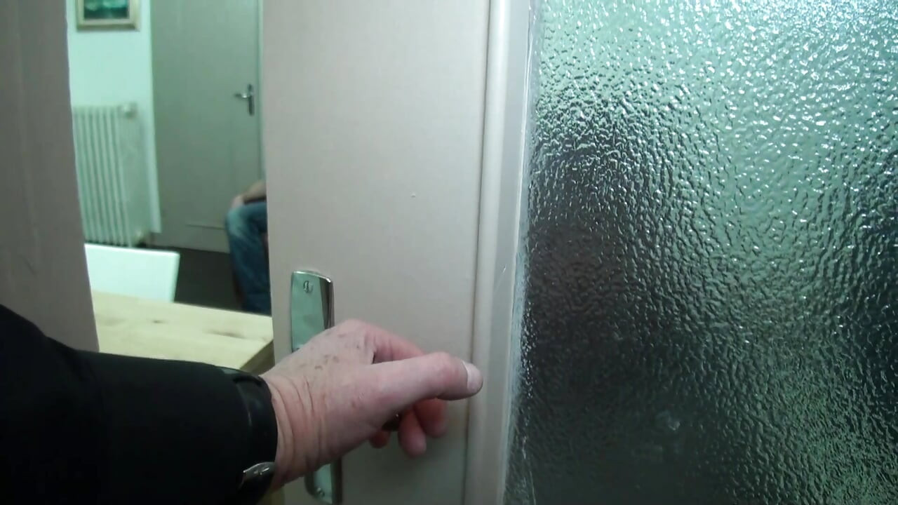 Güzel 20 yaşındaki orospu iki yabancı tarafından sevişiyor