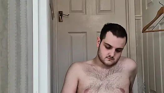 Josh mastürbasyon yapıyor ve yarakla oynuyor