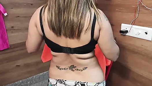 Hintli yenge otelde yabancı bir adamla seks yaparken yakalandı ve videosu viral oldu