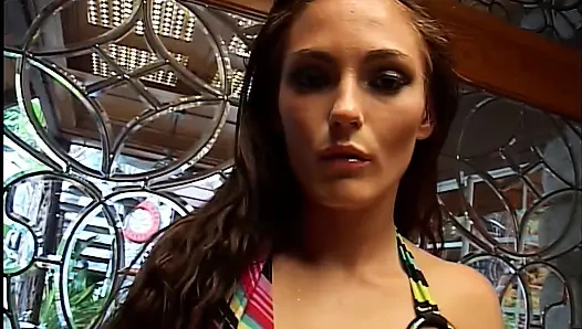 Azgın sert yarak beni boşaltıyor