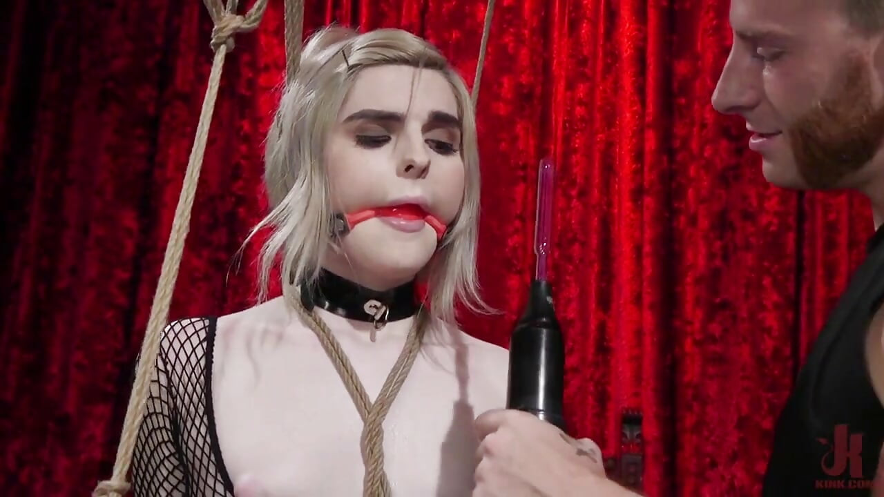 Dziwki Get Fucked: Nowa dziewczyna Ella Hollywood zerżnięta przez Sebastiana Keys