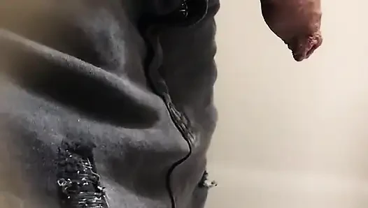 Beni dikizleyip aşırı bir tuvalet deliğinde mastürbasyon yapıyor! Kadın kılıklının fahişesi