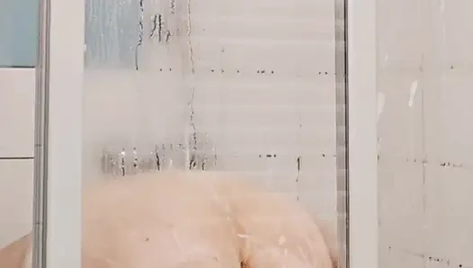 Kesenangan di kamar mandi - nyata, panas, orgasme, mengerang