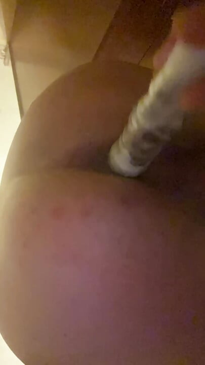 How rich I feel, it used to hurt... now I am only waiting for a well-endowed young man who has it thick and above all who gives me a lot of lettuce...