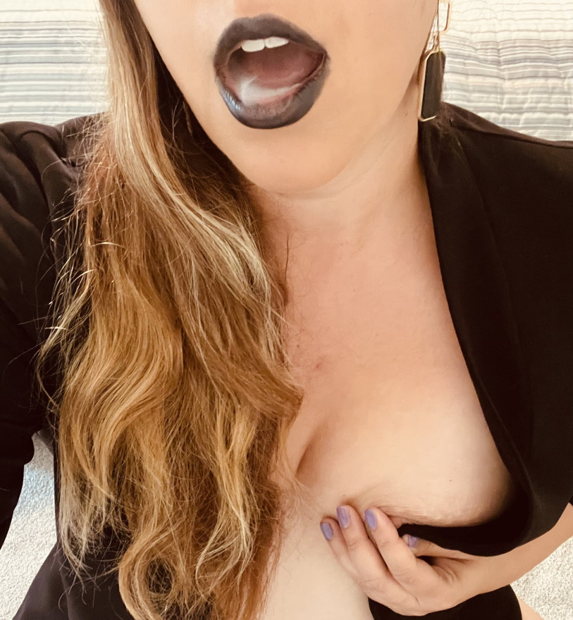 Sexy Seduction Vapes in Black with Black Juicy Lips
