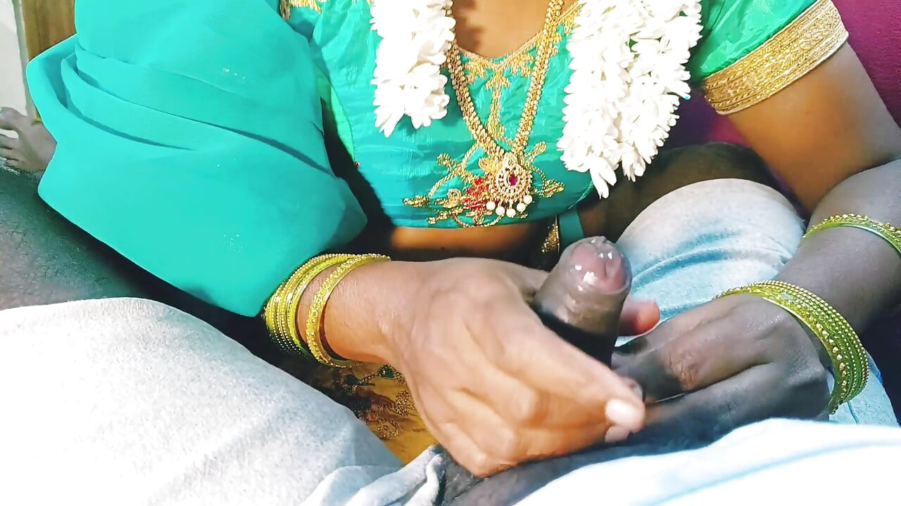 Une femme au foyer indienne se fait baiser par son demi-frère husbend Mots cochons telugu