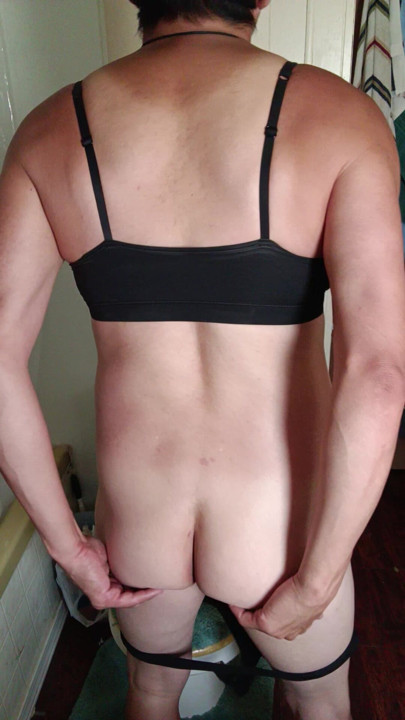 Me in my black outfit playing with my jiggle booty