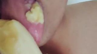 Sexy Bhabhi Gives Blowjob like a Pornstar to Banana