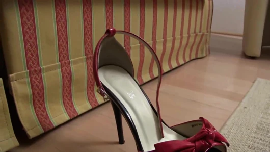 Worshiping pantyhose feet in red high heels
