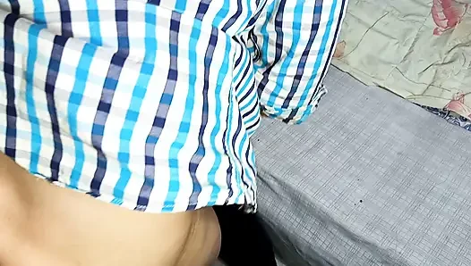 Sadece Sara yengenin büyük götü büyük yarağımı kontrol ediyor