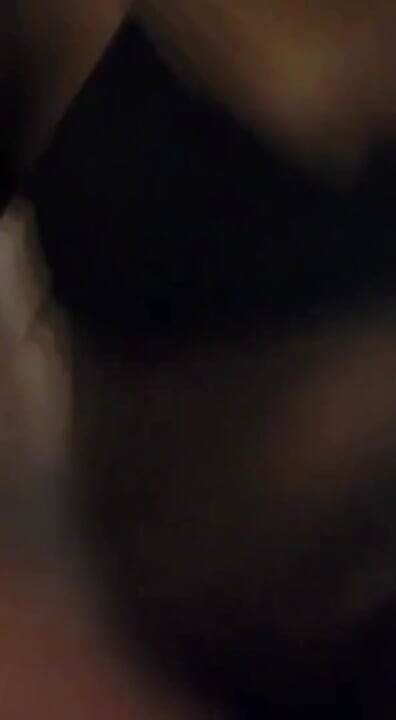 来自大学的非洲胖美女要求鸡巴并展示饥渴