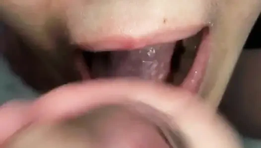 Ateşli bir Kolombiyalı kız amını sikmeme izin veriyor ve ağzına geldim!