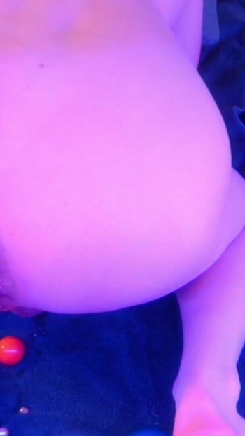 把大量的鸡蛋放进我的变性小穴里 | 短片 2