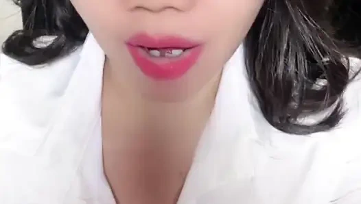 Красивая девушка трахается с отчимом