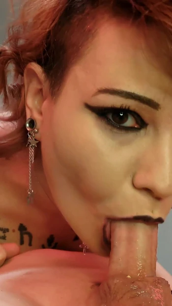 "Gotik kız gırtlağına boşalana kadar gırtlağına kadar gırtlağına boşalana kadar" muhteşem an