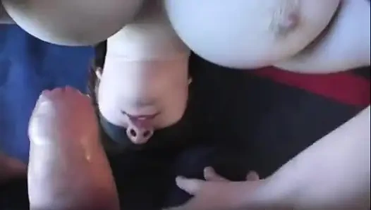 Винтажная красивая возбужденная пышка обожает член и с завязанными глазами