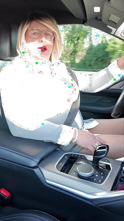 Sexy Crossdresser kellycd2022 out for an afternoon drive in pantyhose and heels