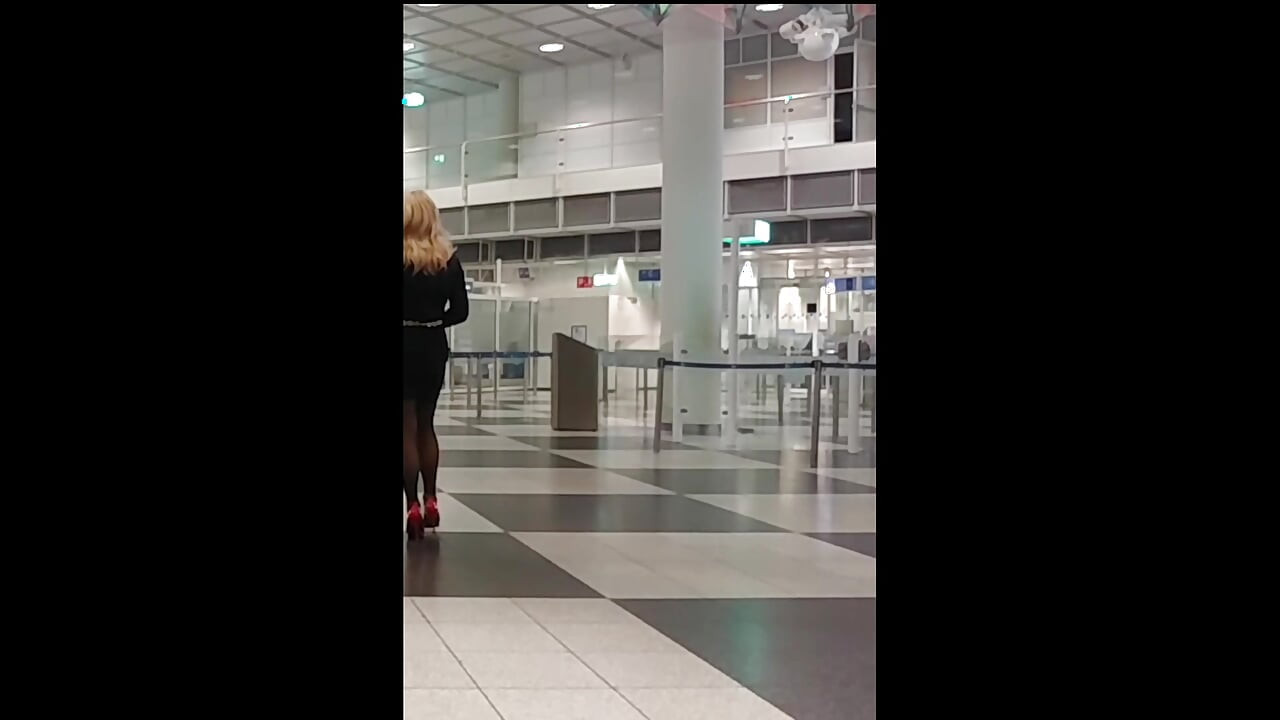 Kao sissi drolja na minhenskom aerodromu na putu u punom putničkom saobraćaju