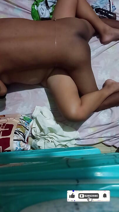 nagtatry na ule sya mag threesome gamit ang dildo