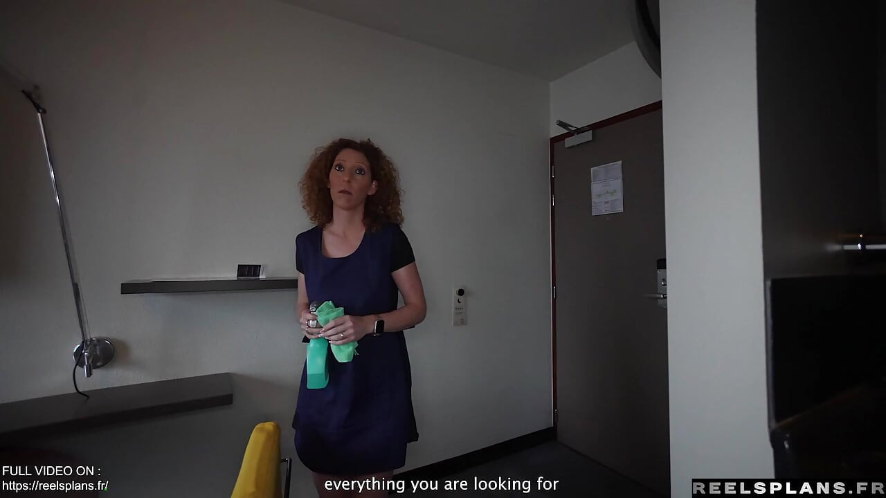Une femme de ménage française MILF au cul parfait, surprise en train de se masturber et Défoncée en anal par un client de l'hôtel !!!