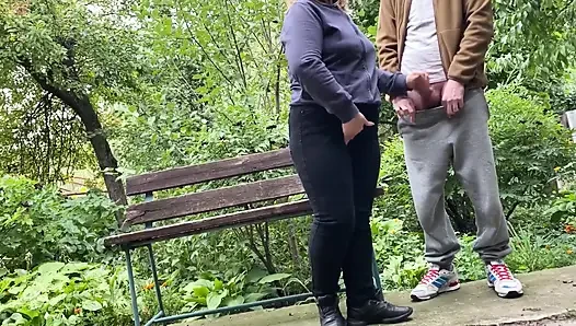 Kocaman poposu olan üvey anne bana izin veriyor