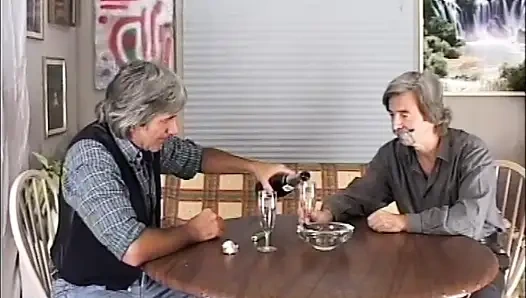 Nenek nakal ini dientot habis-habisan sama banyak