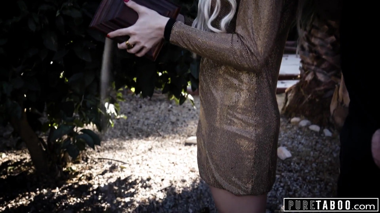 純粋なタブー、セクシートランスガールが悲しみの男をやる