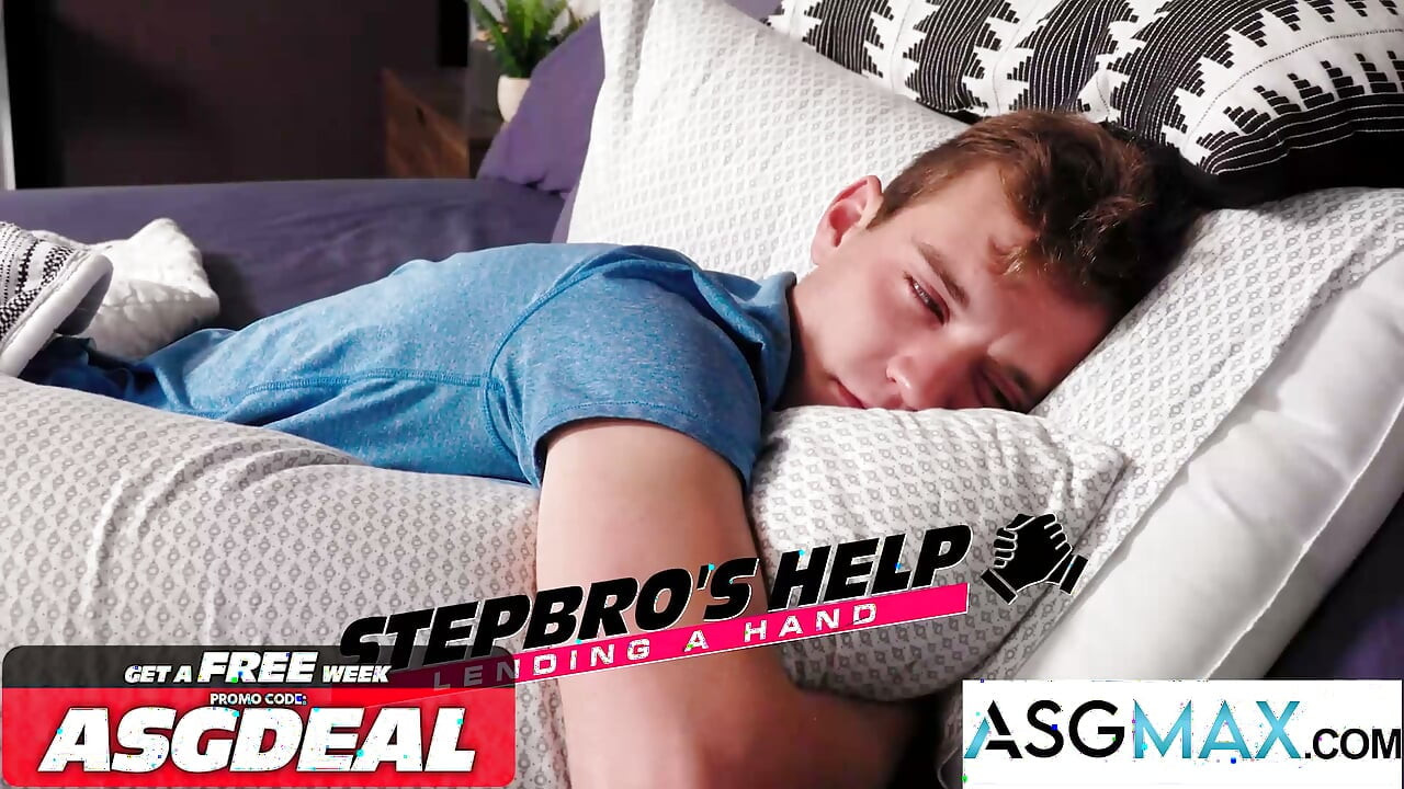 NEXT DOOR STUDIOS - Cristiano, a frat srác rajtakapja szobatársát, Scott Finnt, amint maszturbál, és vad dolgok történnek