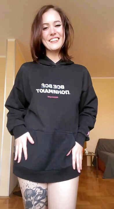 แกล้งคุณและหีของฉันในชุดฮู้ด