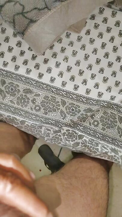 Desi hot 18 year old girl kicked ass by applying coconut oil