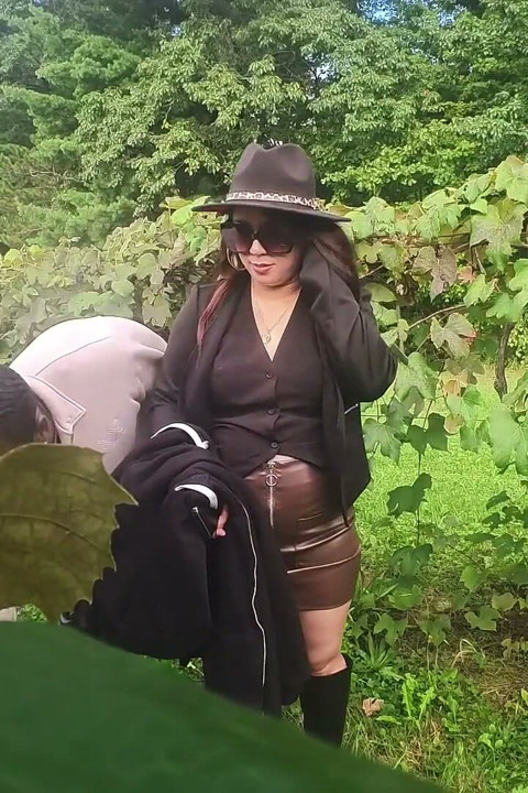 Picking Grapes Then Stepdaddy Pop Her Grape on the Vine Tree