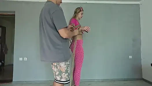 Fantasi fetish tali boneka barbie yang diikat