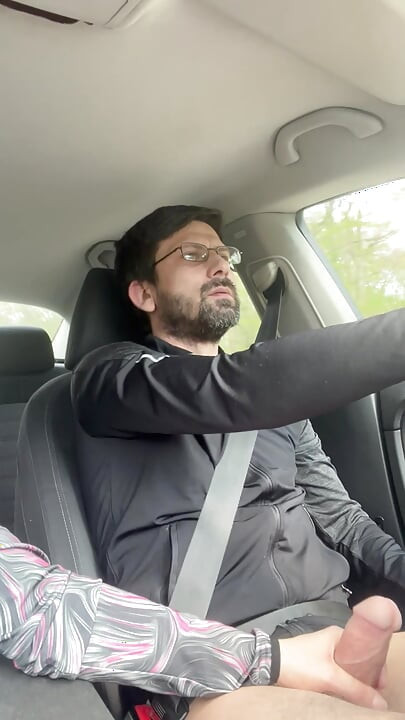 Ella no podía esperar - milf mamada y paja mientras conduce - sexo en el coche público Kingyordanov
