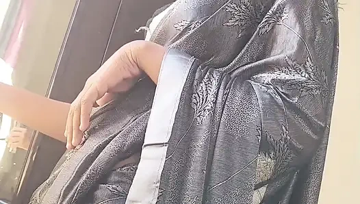 Seksi Yenge Shivani Kocasının Arkadaşıyla Seks Yapıyor.