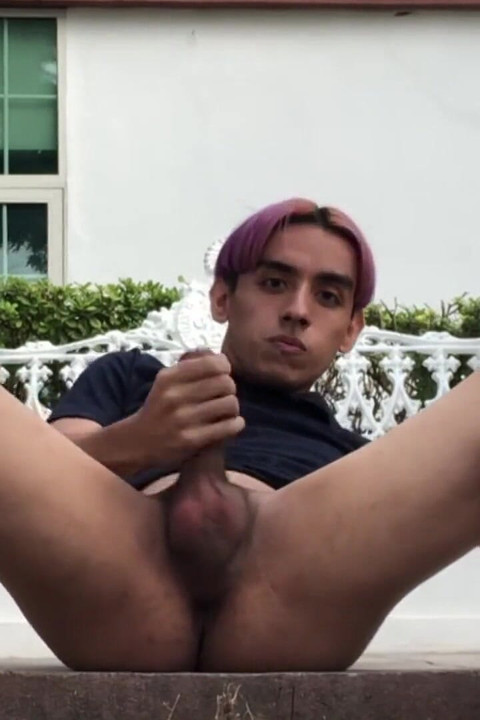 Encontré un punto ciego en el parket, por lo que decidí masturbarme y sentir la adrenalina que viene con hacer cosas calientes en público