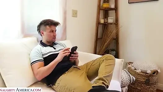 Jenna Starr принимает член лучшей подруги своего пасынка