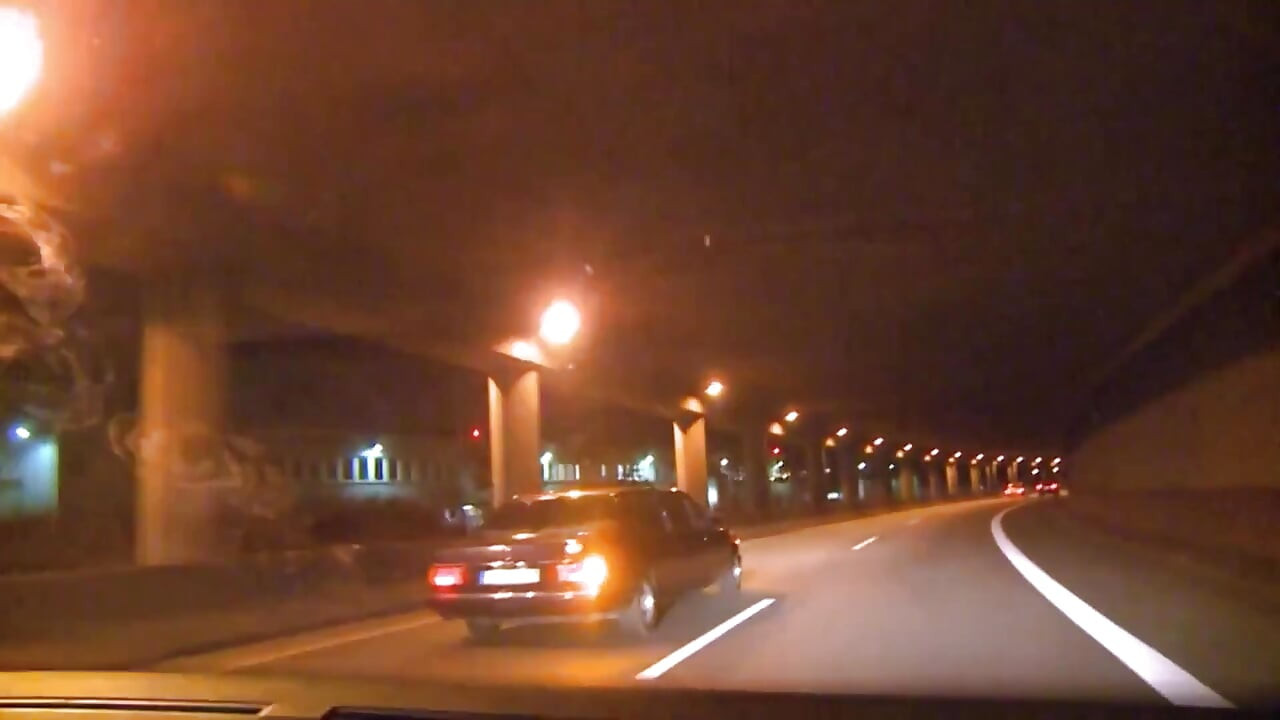 Une bombasse se fait baiser par un geek