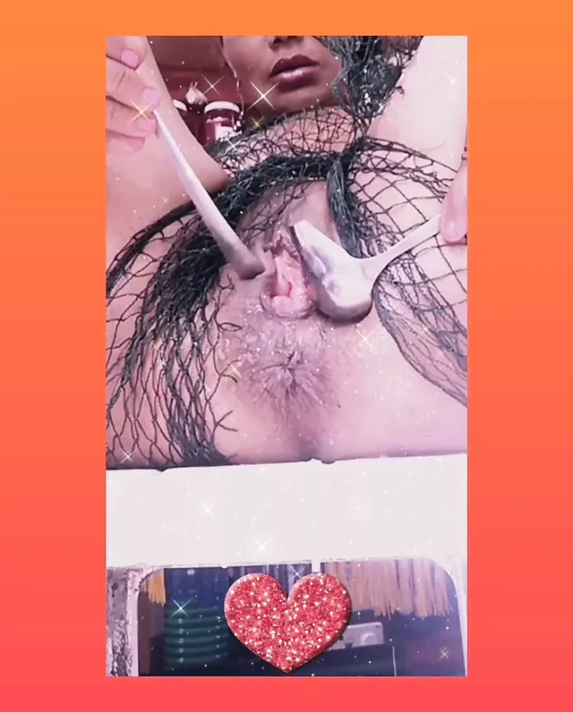 Sarah Fonteyna reveals the hole in her pussy where the thick cream comes out