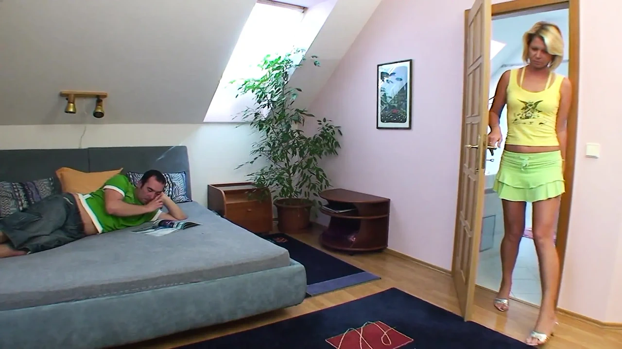 Blonde cougar with big ass gets pussy plowed and cum on tits