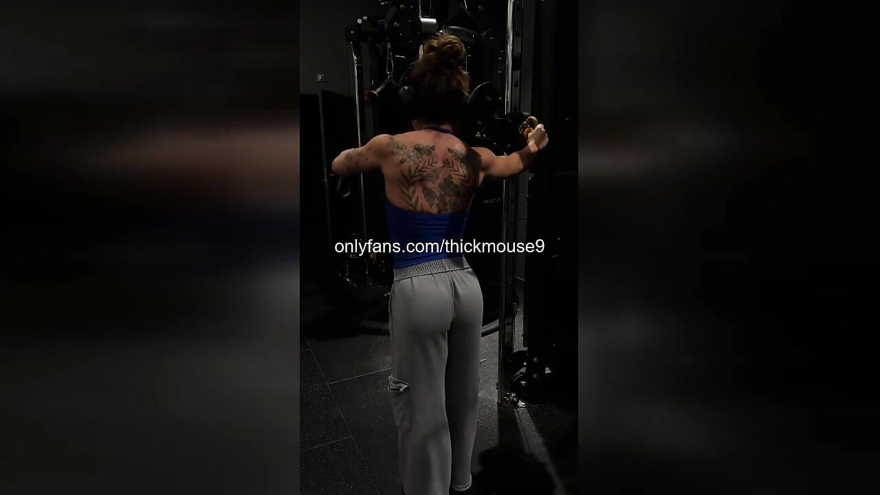 OMG! SHE LEAK HER PUSSY ON LIVE - YOU WON'T BELIEVE THIS!