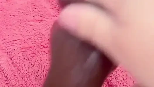 Aku lagi asik muasin memek merah mudaku pakai dildo ukuran kontol raksasa pria kulit hitam - pov up