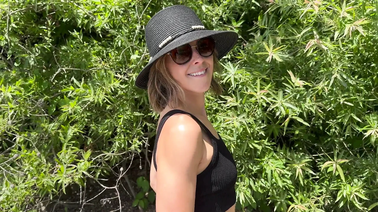 Wife Does Huge Public Double Cum Swallow at Beach After Husband Watches Her Fuck Friend / CIM