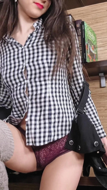 Štreberska cura dokazuje da je zgodna