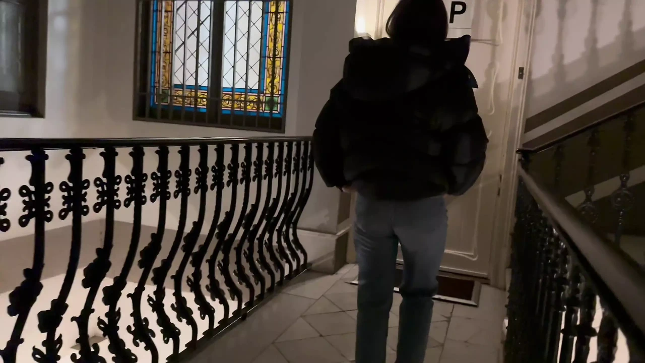 在俱乐部后与热辣的青少年发生性关系